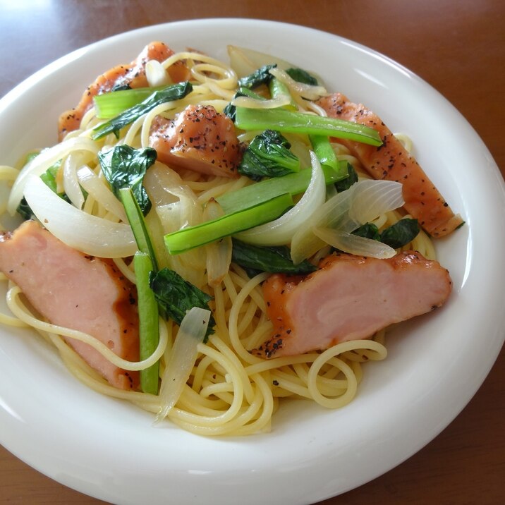 チキンハムと小松菜のパスタ